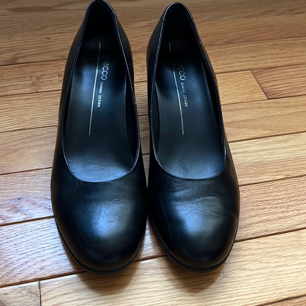 Ecco Pumps